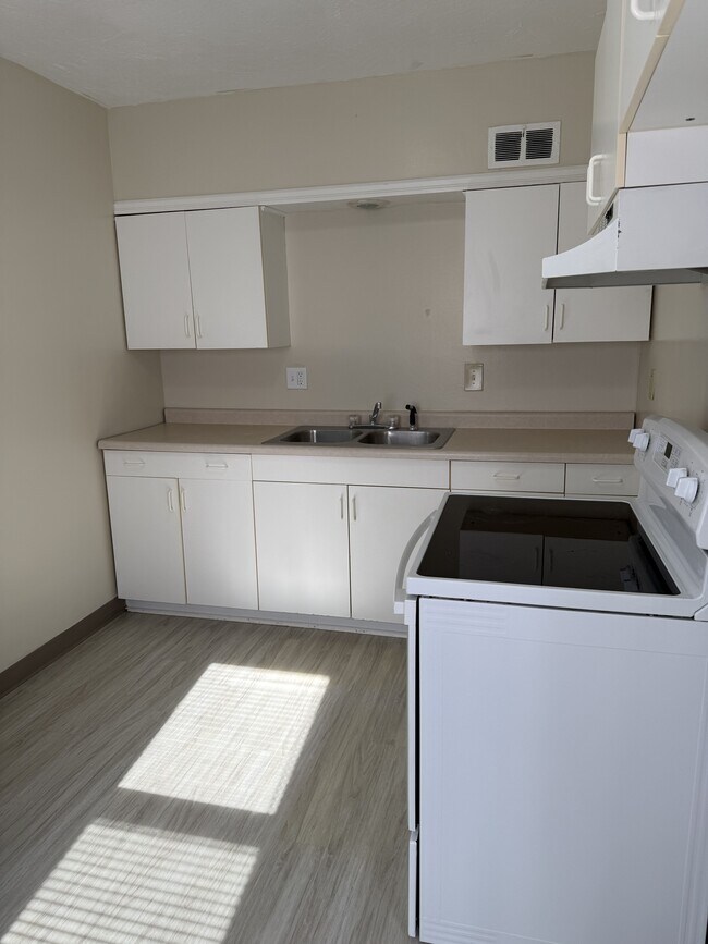 Photo - 703 Skyline Dr