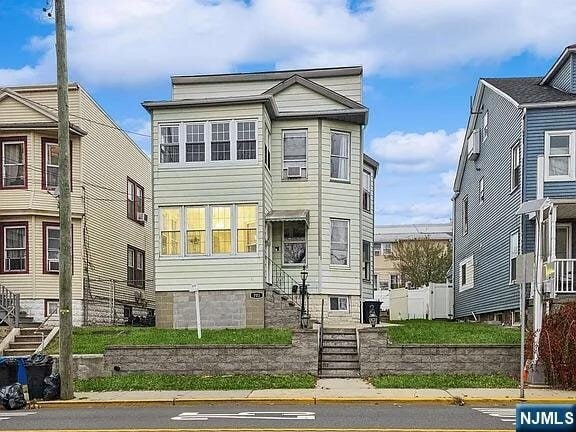 Building Photo - 703 Schuyler Ave