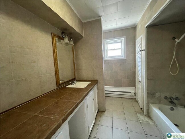 Photo - 753 St John St Unidad 2