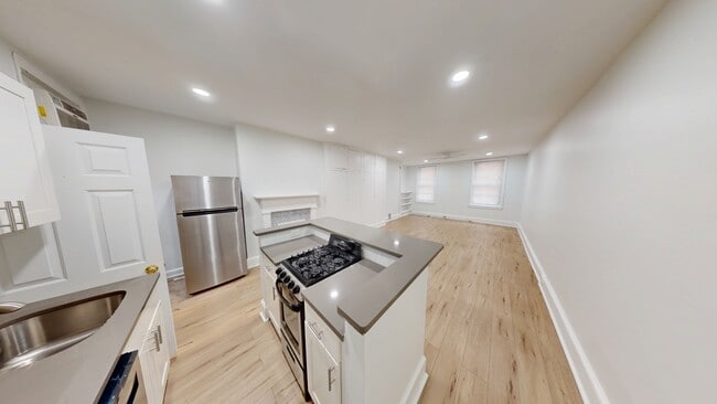 Building Photo - 312 S 16th St Unit 2F