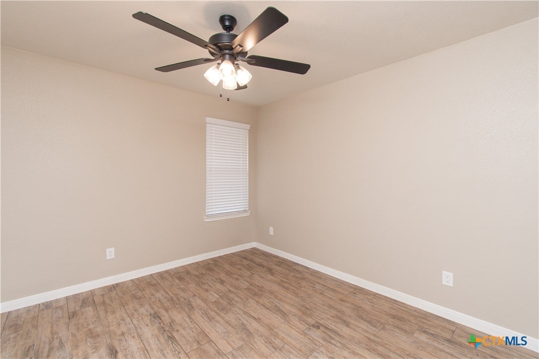 Photo - 2060 Stillwell St