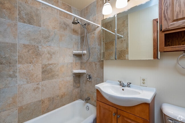 2 BR, 1 BA - 750 SF