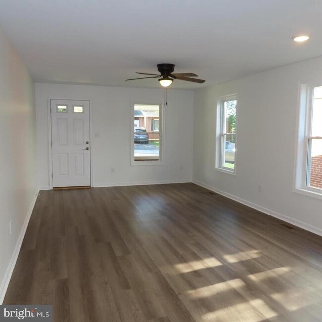 228 Rowe Ave