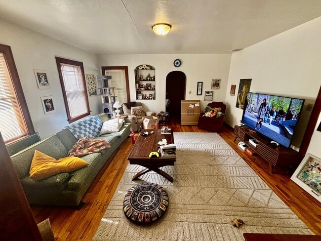 Photo - 404 S Van Buren St Unit Apt 1