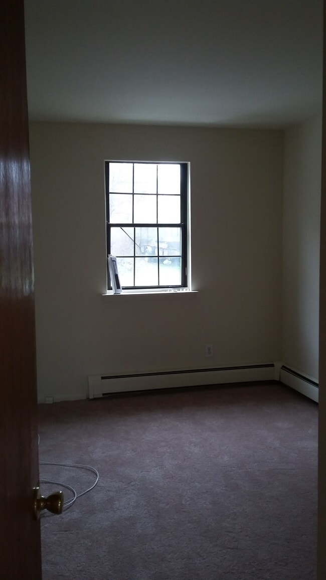 Building Photo - 30 Thomas Rd Unit 1FL