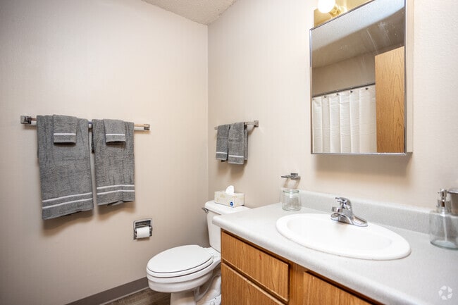 3BR, 2BA - 1,054 SF