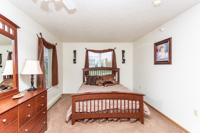 2BR, 1BA - 960 SF
