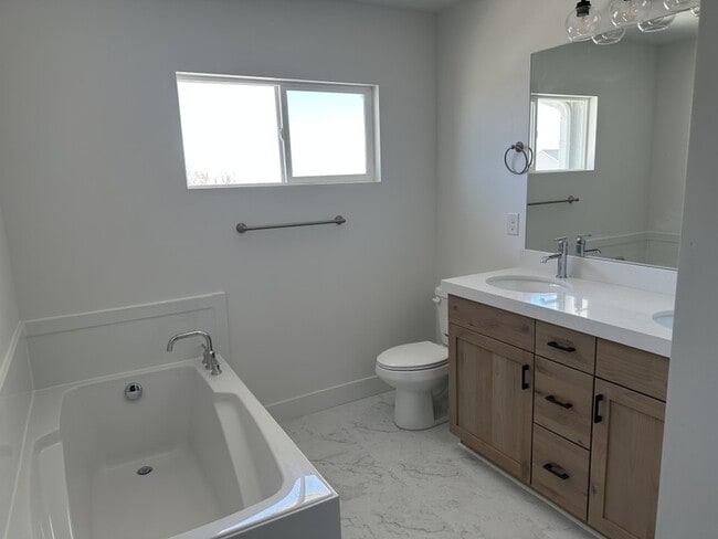 Photo - 1402 N Mdw Ln