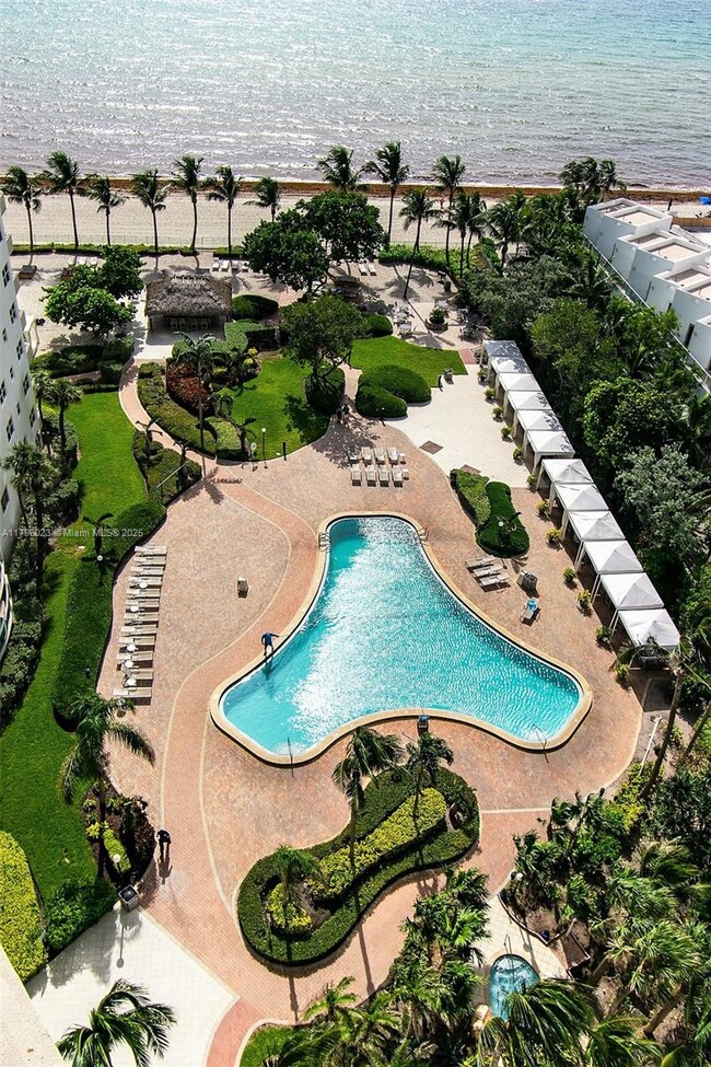 Photo - 3001 S Ocean Dr Unidad 317 Rental