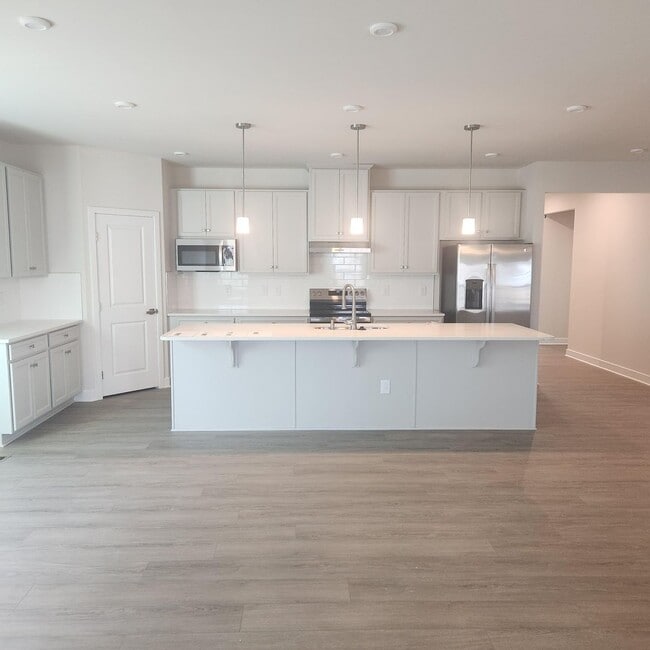 Photo - 211 Woodcreek Rd