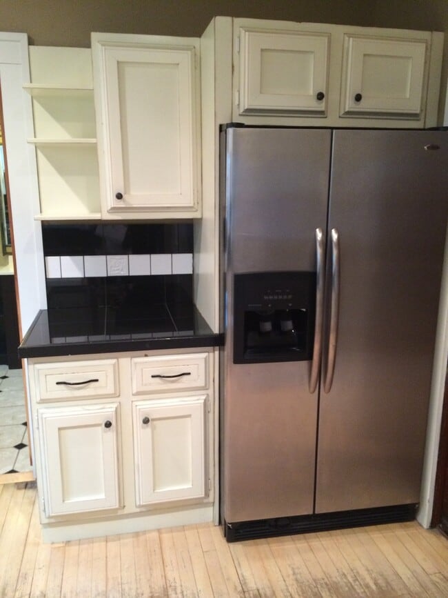 Building Photo - 918 S 1st Ave Unit 918 S 1st main floor apt