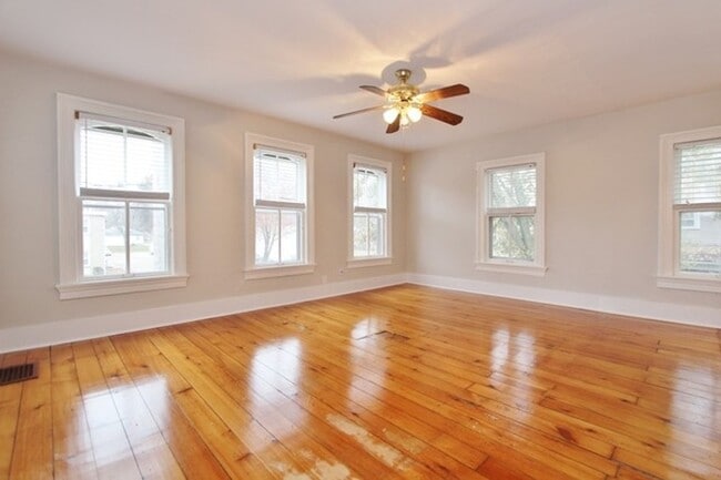 Photo - Updated 3 bedroom 1 bath home in downtown Morris