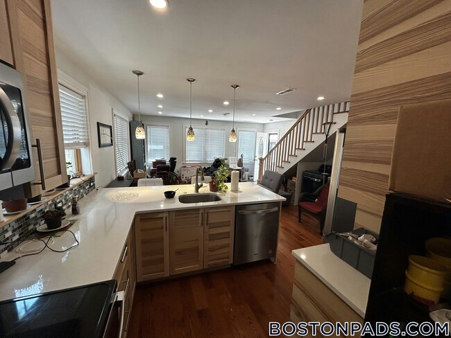 Photo - 4350 Washington St Unit 2