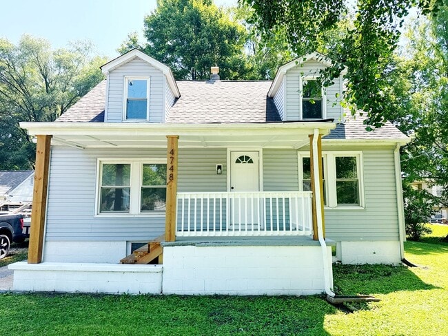 Building Photo - Move In Ready....4748 Warnock Ave