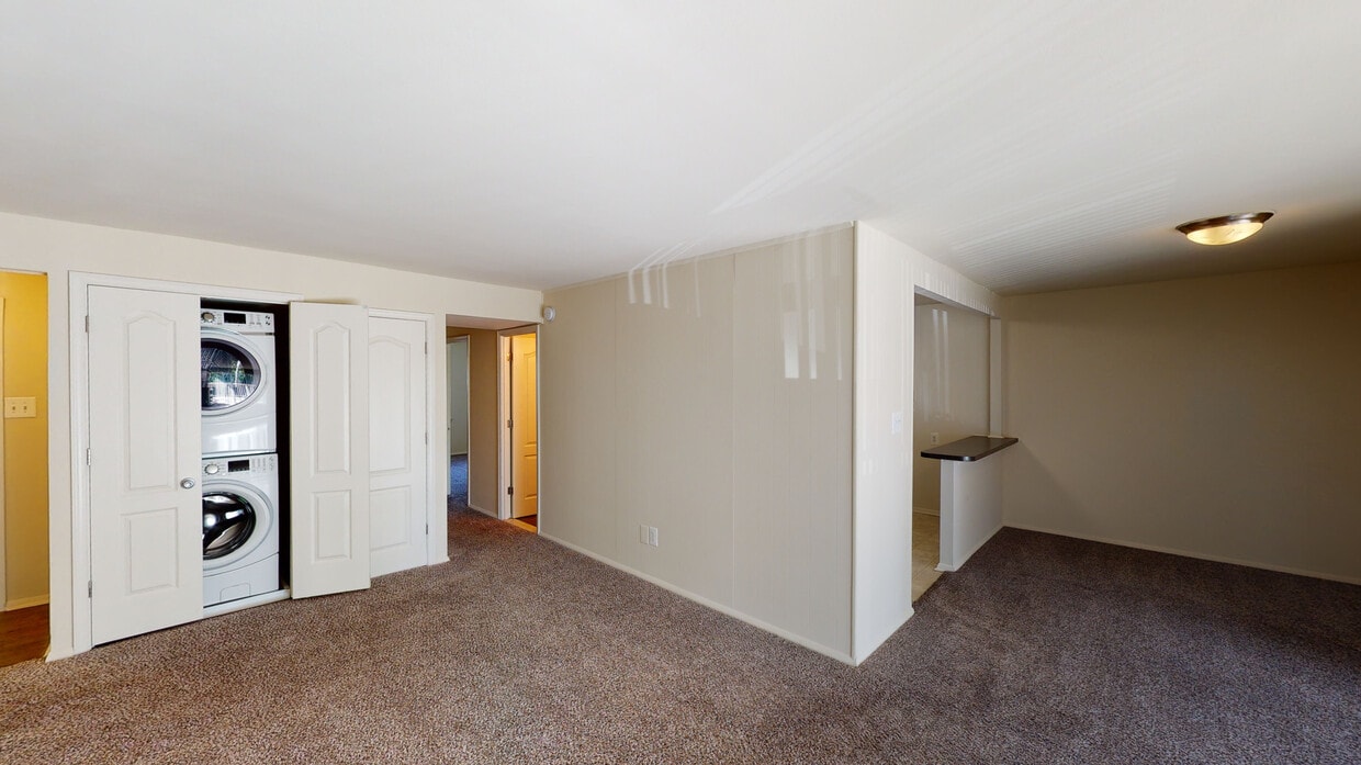 Photo - Kenilworth at Charles Apartments