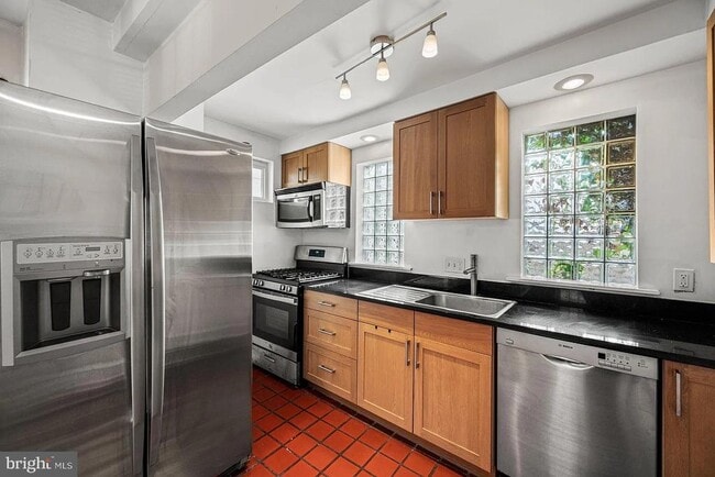 Photo - 255 S 24th St