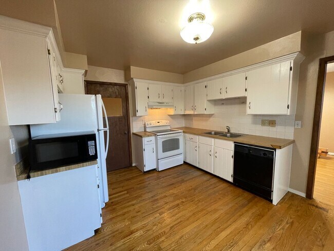 Photo - Spacious 4-Bedroom Home with Finished Base...