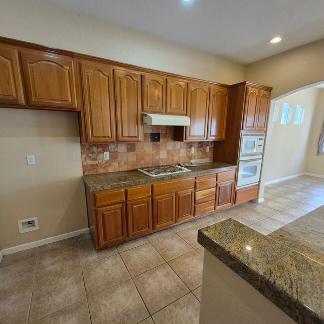 Photo - Spacious 3 Bedroom home with office in South Elk Grove.  Nice Home!