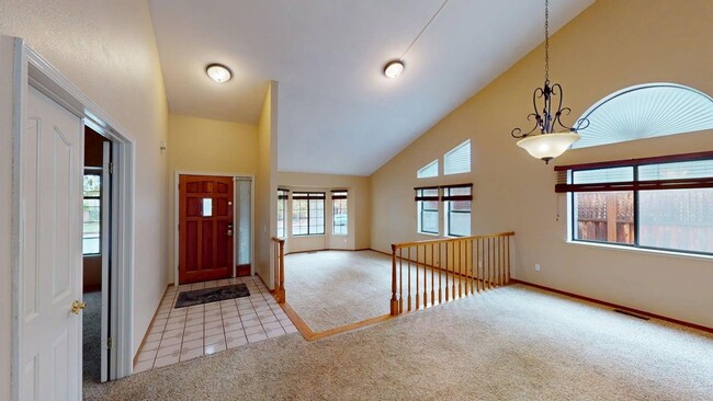 Building Photo - Well-maintained 3x2 single-family Windsor home