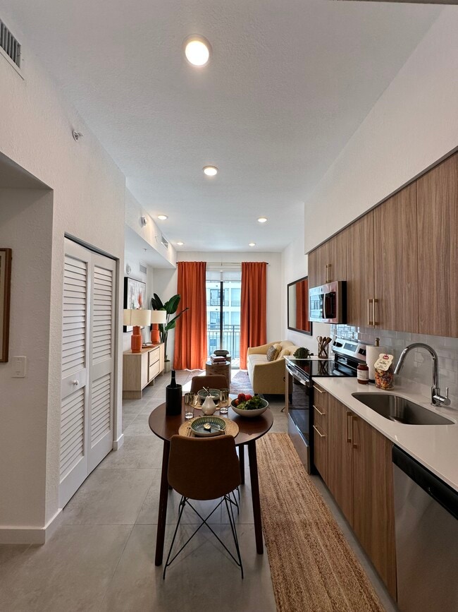 Photo - 1833 Madison St Unidad A1