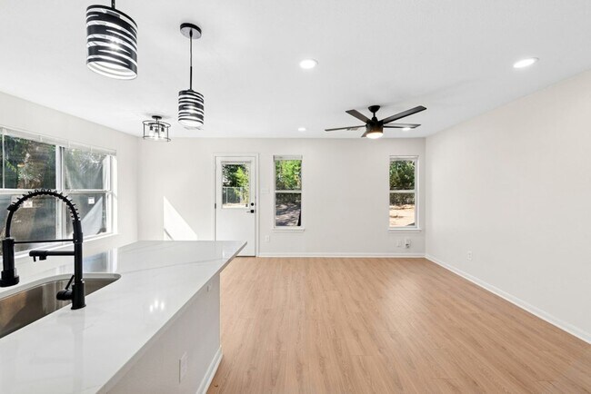 Photo - 1708 E 17th St