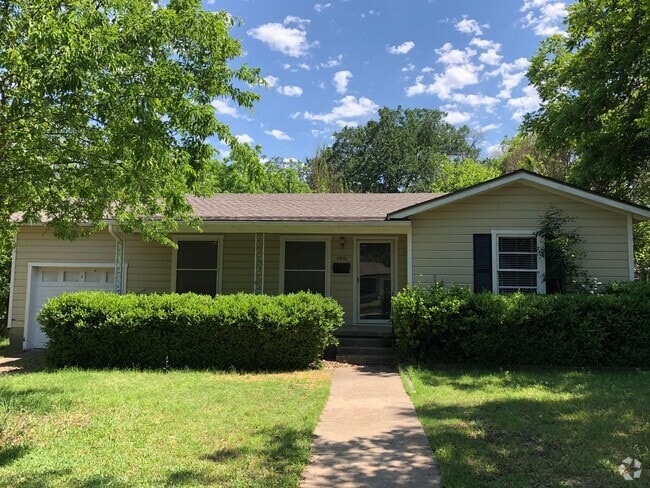 Building Photo - Waco Home!