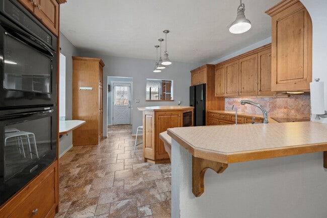 Photo - 2858 Bunting Ave