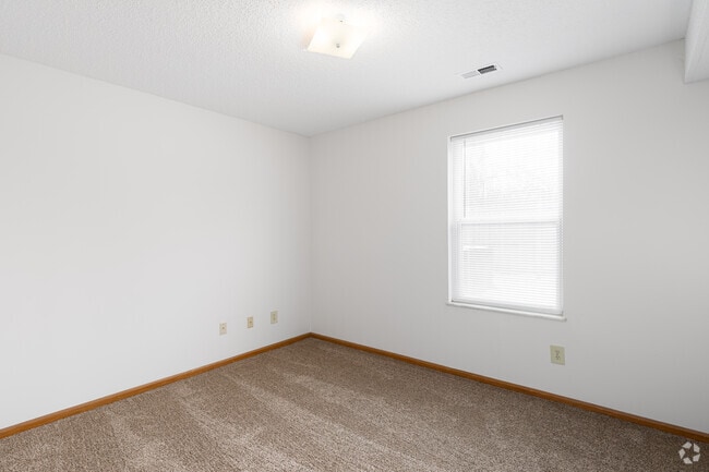 3BR, 2BA - 1,213SF