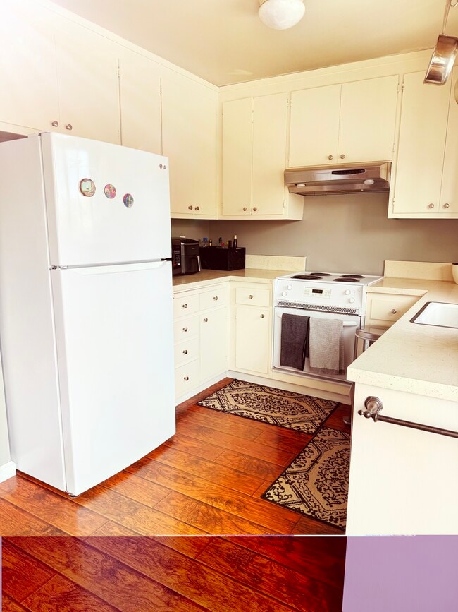 Photo - 111 10th Ave