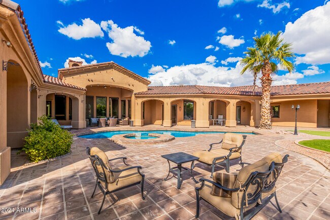 5339 E Royal Palm Rd