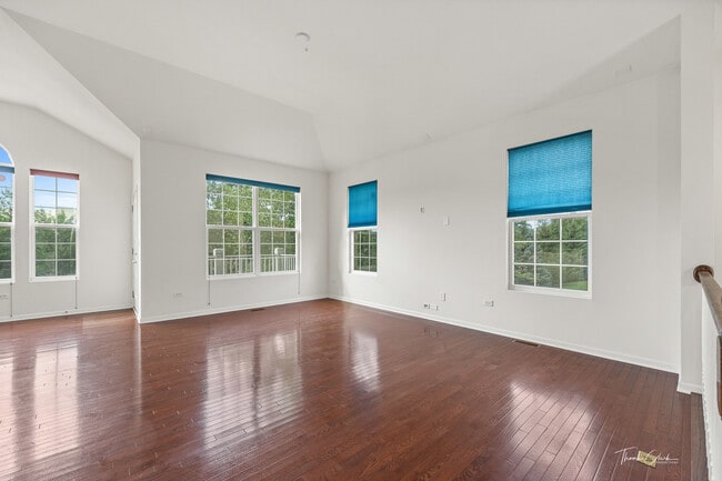 Photo - 2528 Dunraven Ave