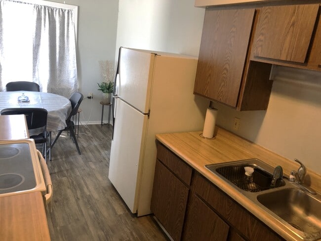 1 bedroom kitchen - Parkway Village Apartments