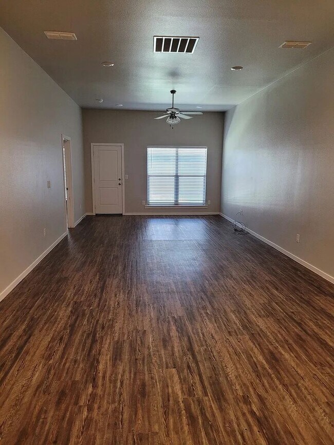 Photo - Move-In Ready 3BR Home | Schedule a Tour: 806-568-1471 Unidad A
