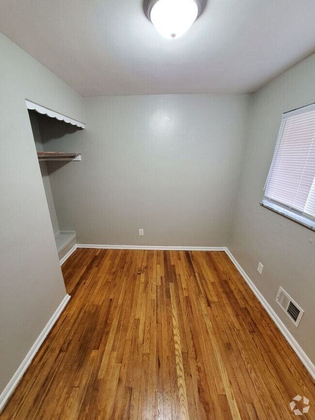 Building Photo - 3 BEDROOM SINGLE FAMILY HOME