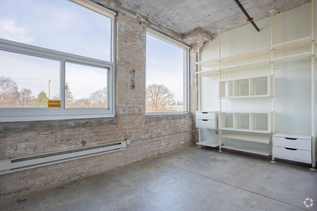 1BR, 1BA - 640SF