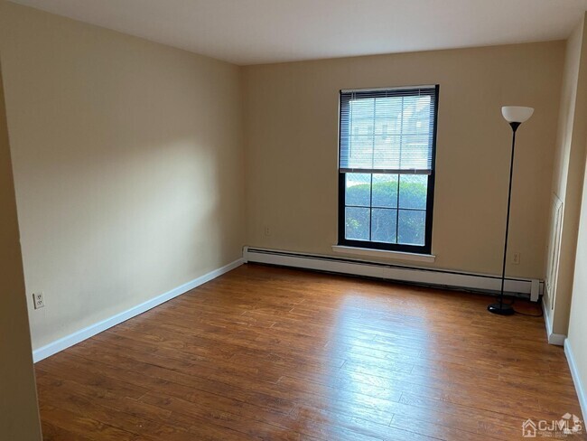 Building Photo - 323 Gill Ln Rental