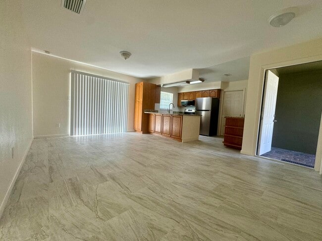 Photo - 970 Butia St