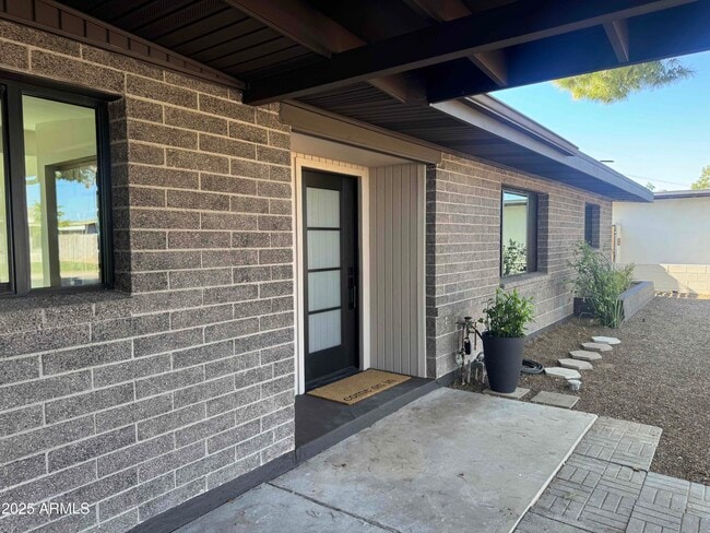 Building Photo - 3749 E Laurel Ln