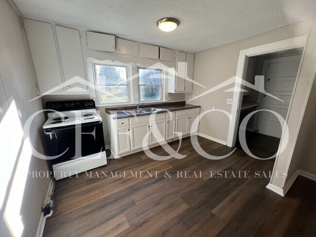 Photo - 685 Rainbow Lake Rd