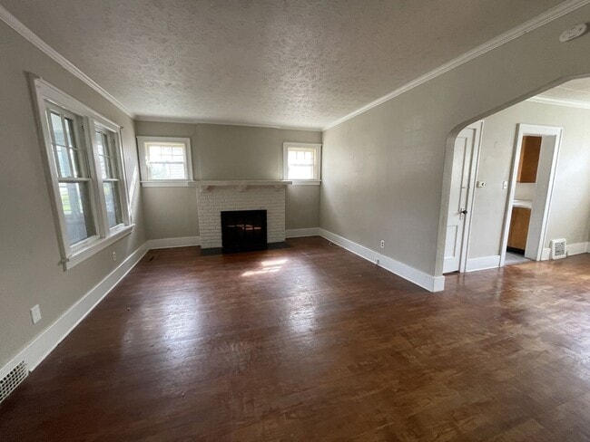 2587 Titus Ave