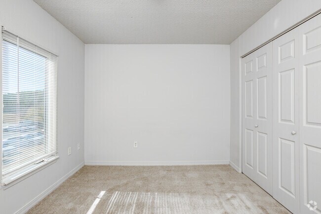 3BR, 2BA - 1,080 SF