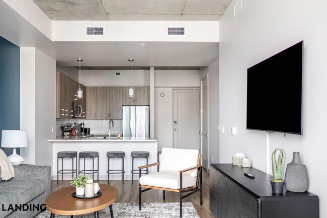 Photo - 151 S State St Unidad 1404