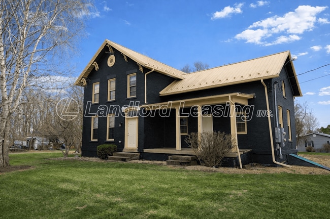 Building Photo - Fully Renovated Historic Home with First-Floor Primary Suite