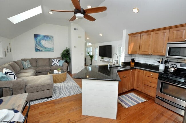 Photo - 104 N Dudley Ave