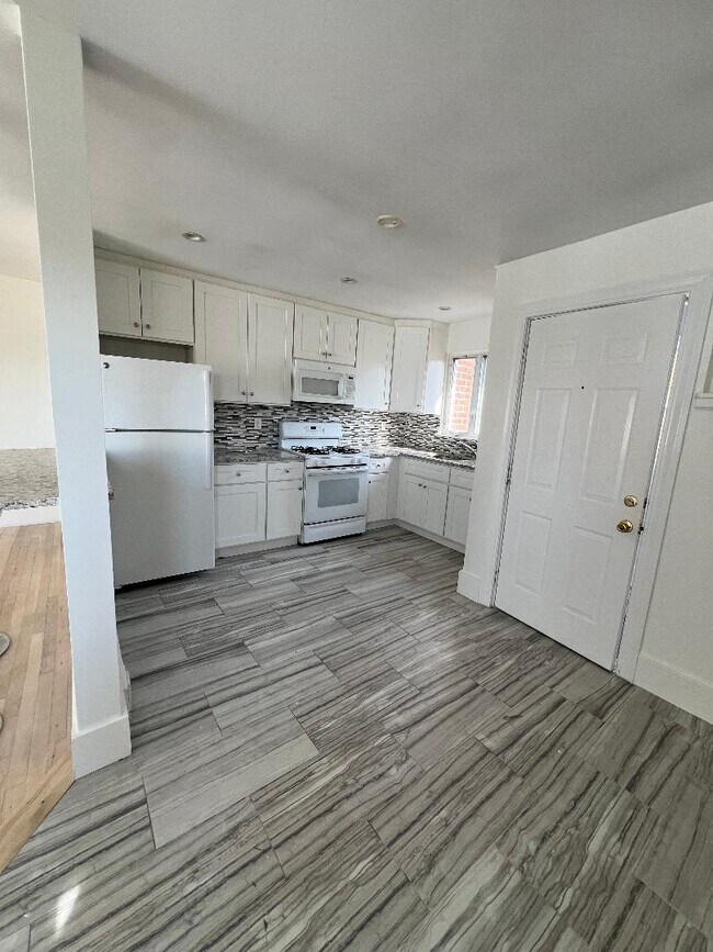 Photo - 411 W Park Ave Unit Upper