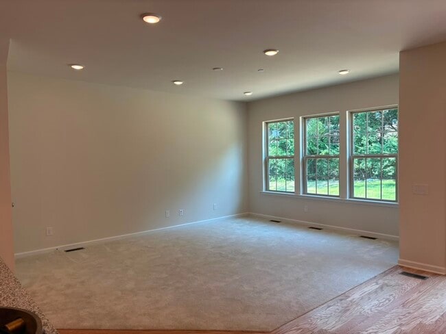 Photo - 112 S Buck Tavern Way