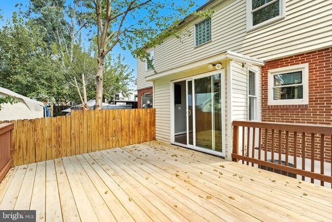 Photo - 6942 University Dr