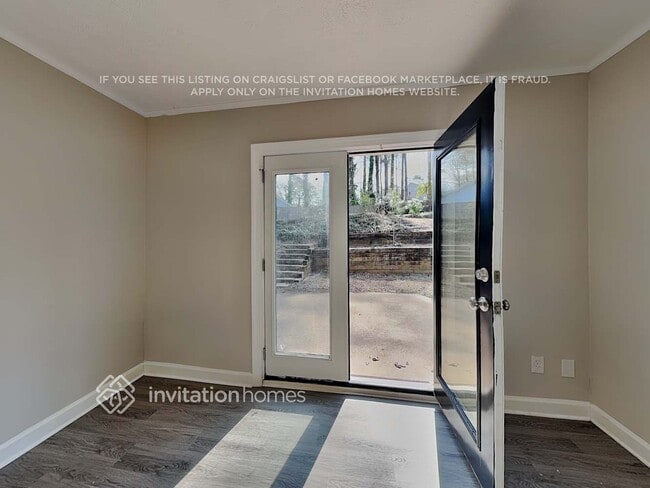 Photo - 6823 Springwood Dr