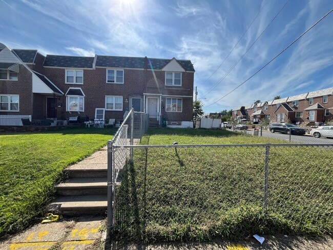 Photo - 2800 Disston St