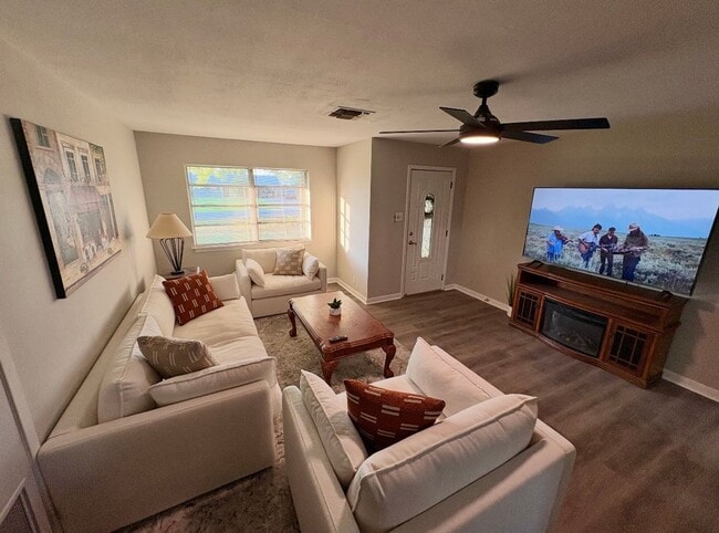 Photo - 126 W Lee St